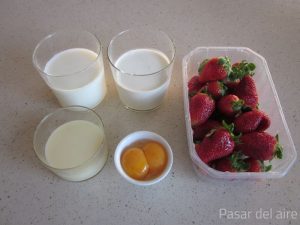 fresa, nata, leche condensada